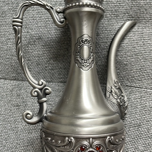 pewter decanter with cups & tray - Picture 10 of 17